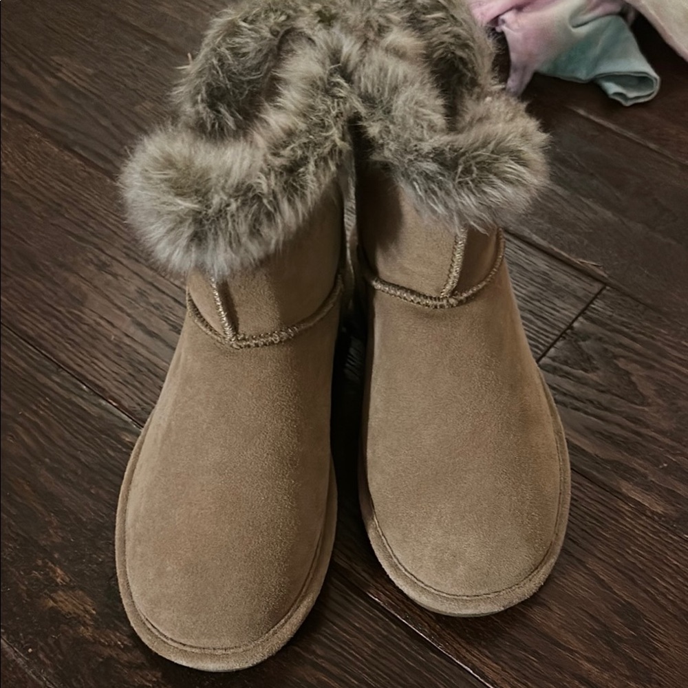Cozy Tan Fur-Lined Women's Boots